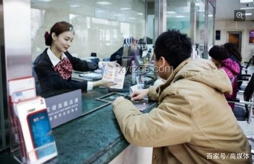 银行柜员使用放大镜与常规方式办业务对比分析